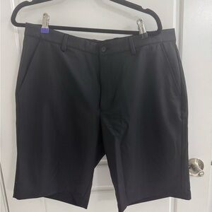 GREG NORMAN SHARK Black
athletic GOLF SHORTS Size 36